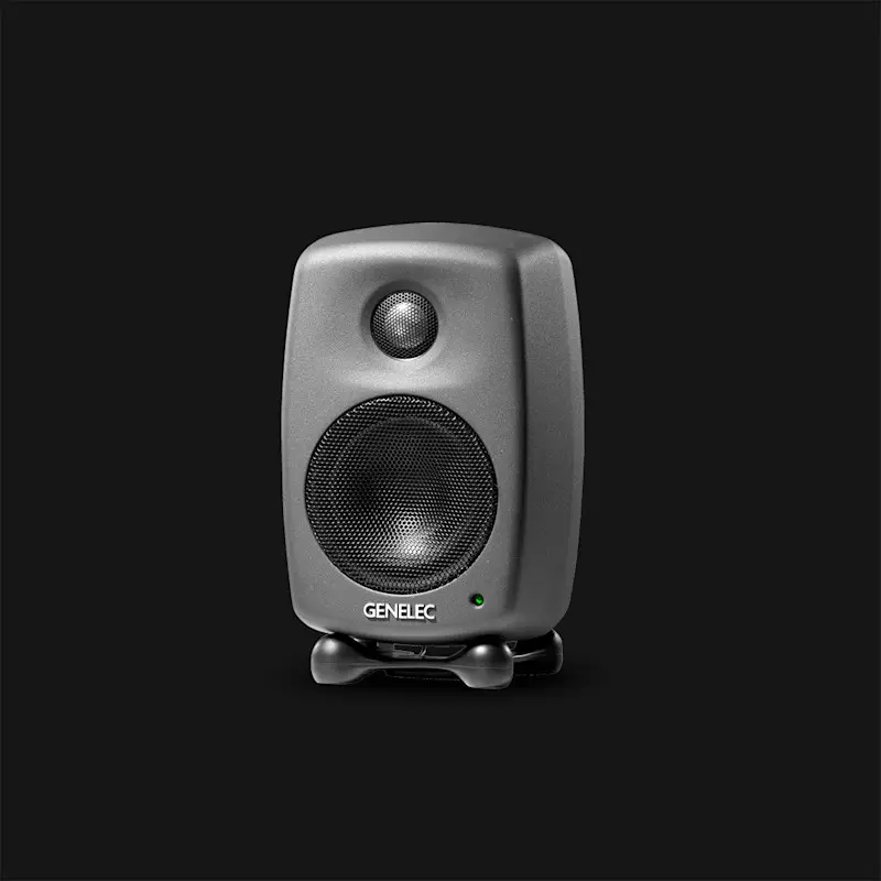 深灰色 Genelec 8010A 小型主動式監聽喇叭