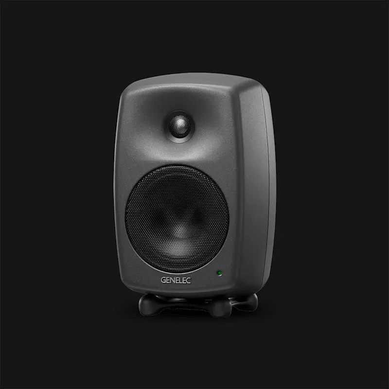 深灰色 Genelec 8030C 主動式監聽喇叭